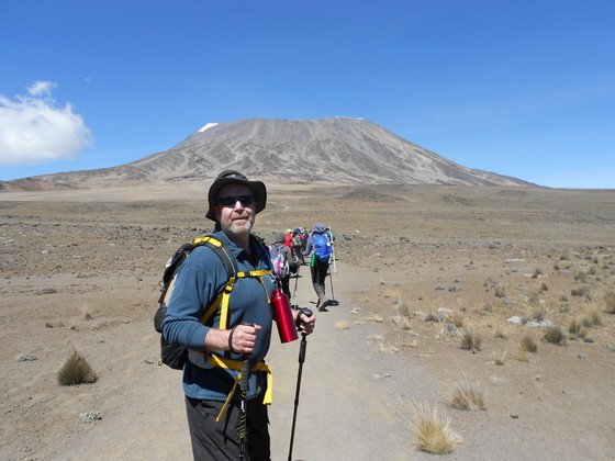 为了慈善而攀登乞力马扎罗山