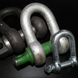 Dee-Shackles