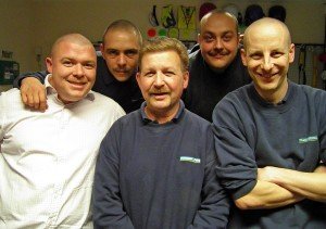 八字胡十一月慈善机构支持